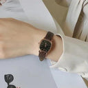 Women's Vintage Leather Strap Wristwatch for Chic Style Women's Vintage Leather Strap Wristwatch for Chic Style