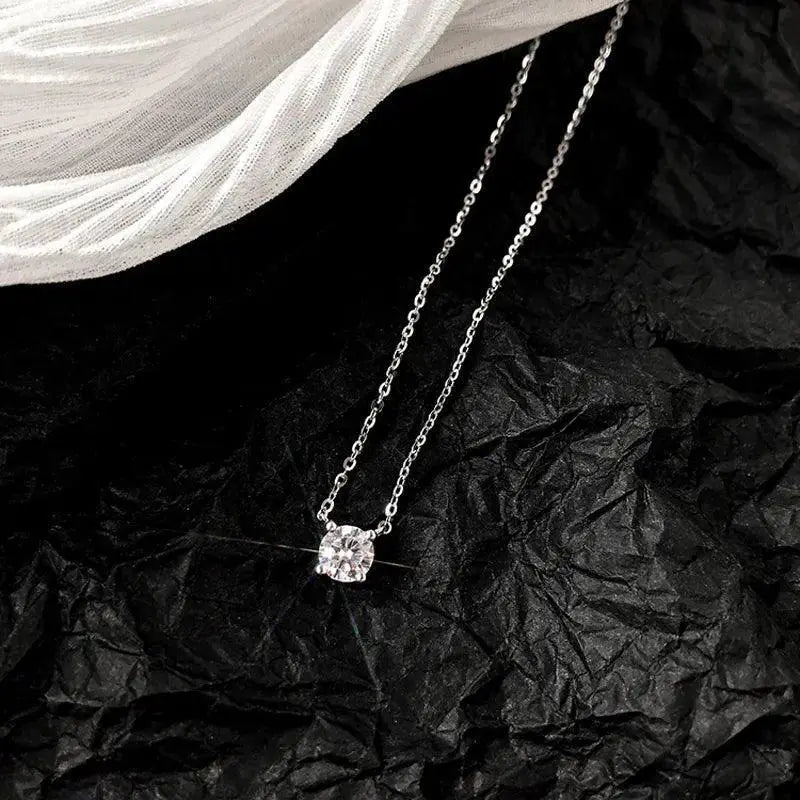 Luxurious Silver Choker With CZ Pendant For Women Elegant