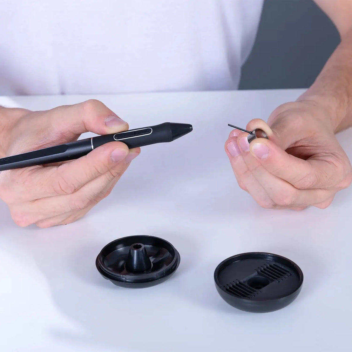 Huion Pen Holder with 10pcs Pen Nibs for Drawing Digital Pen PW517 Kamvas 22 Kamvas Pro 24 Graphica Tablets Monitor Stylus