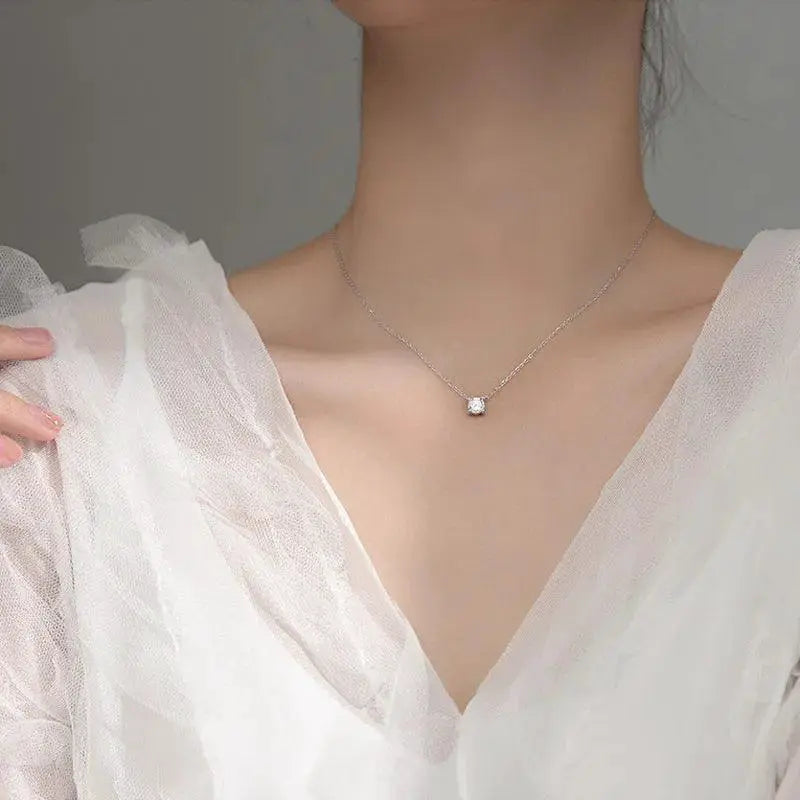 Luxurious Silver Choker With CZ Pendant For Women Elegant