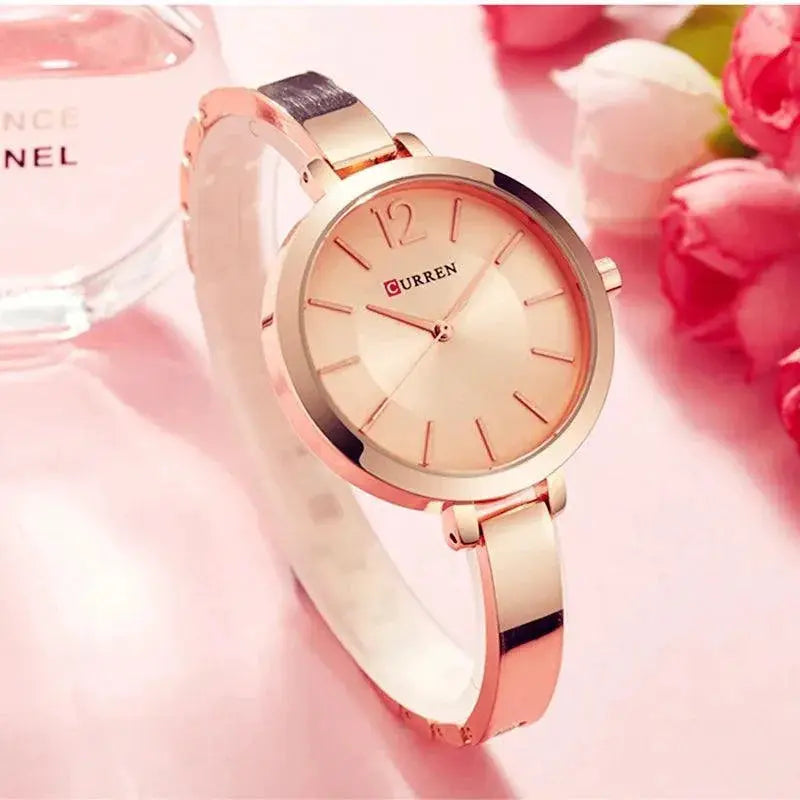 Romantic Gold Quartz Womens Watch For Fashionistas Style