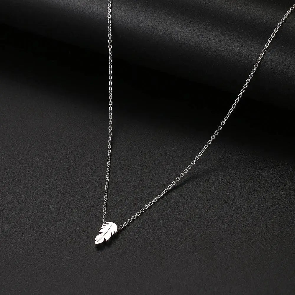 Hypoallergenic Clover Necklace for Women — product view 12