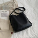 Spring Chic Crossbody Bag: Elegant PU Leather Essential