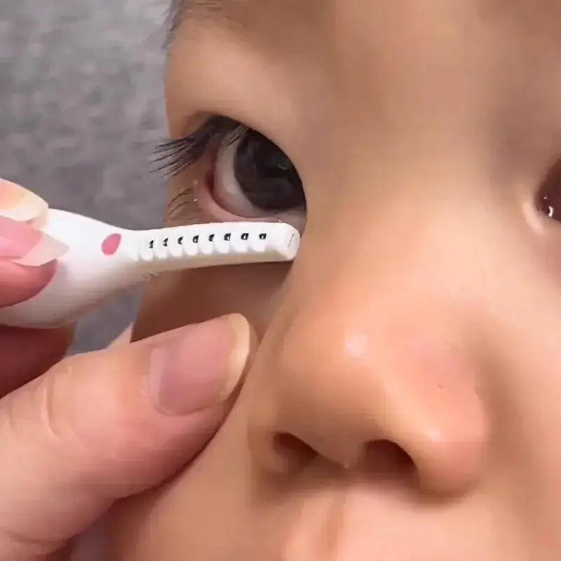 Kids Down Eyelash Curler Gadget For Safe Gentle Curling
