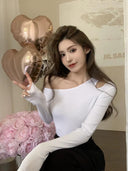 Off-the-Shoulder Black T-shirt Trendy Autumn Style Choice