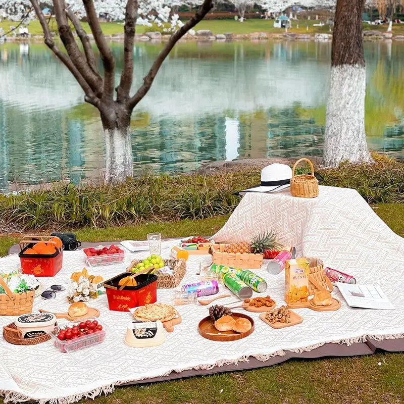 Full River Red Ins Moisture Proof Spring Lawn Picnic Blanket