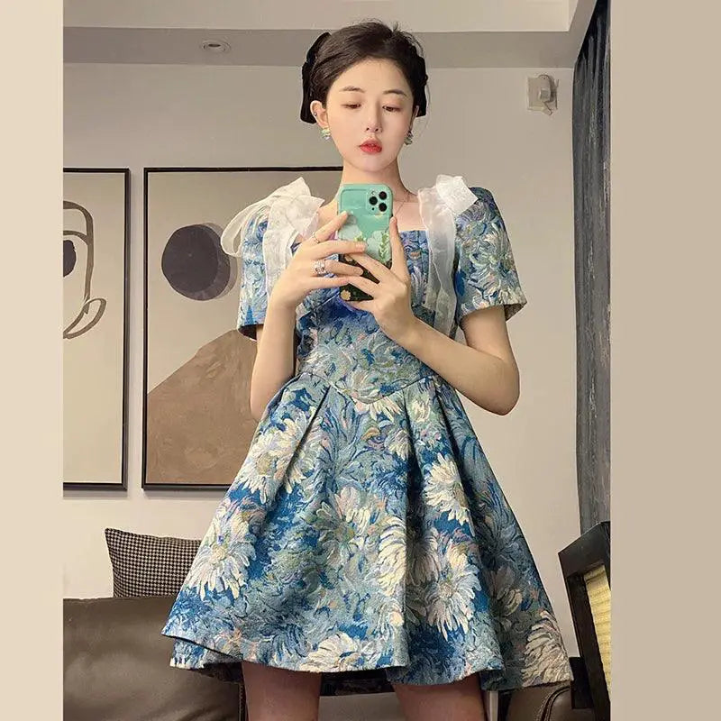 Spring Floral Art Dress With Retro Charm And Unique Prints