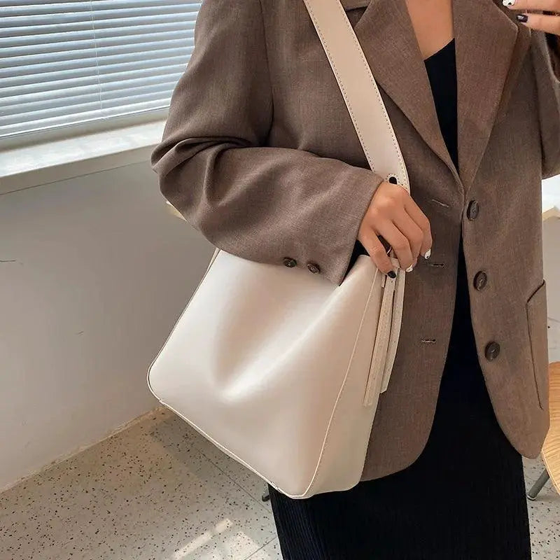 Spring Chic Crossbody Bag Elegant PU Leather Essential