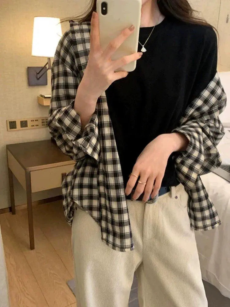Korean Style Urban Chic White Shirt Embroidered Tee
