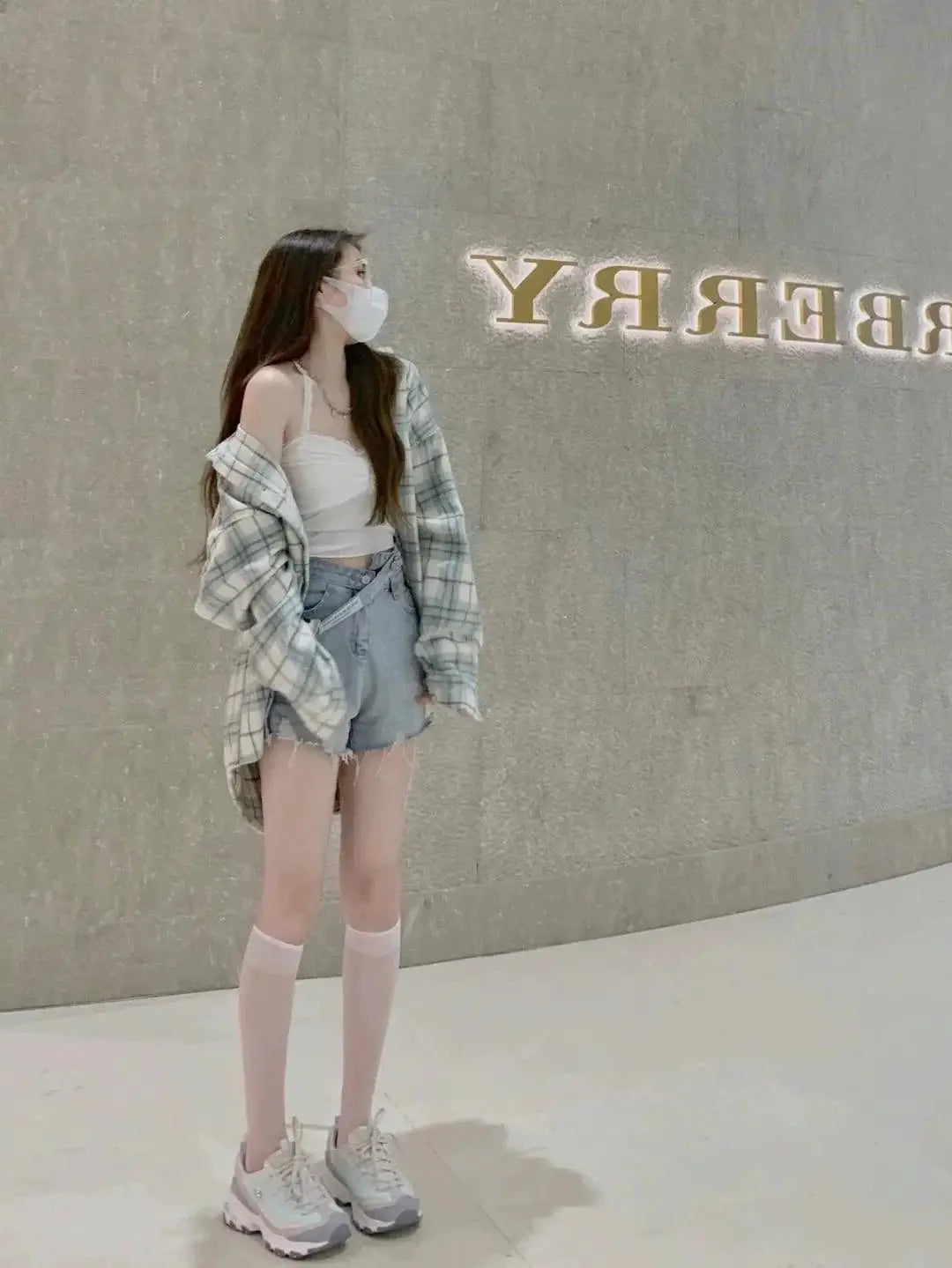 HK Style Raw Edge Denim Shorts For Stylish Young Adults