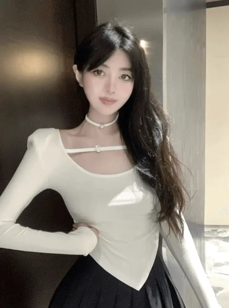 Sweet Sensual Slim Fit Off Shoulder Tee Chic Autumn Fashion