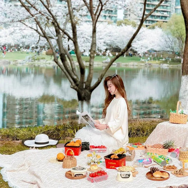 Full River Red Ins Moisture Proof Spring Lawn Picnic Blanket