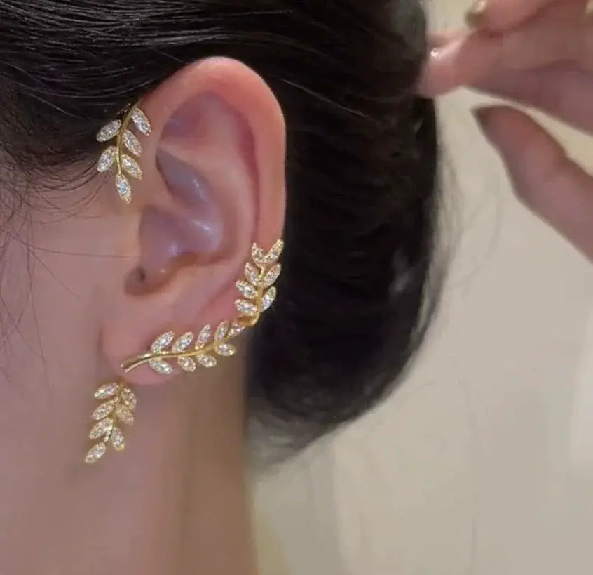 Graceful Elegant Leaf Design Women's Stud Earrings Set