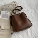 Spring Chic Crossbody Bag: Elegant PU Leather Essential