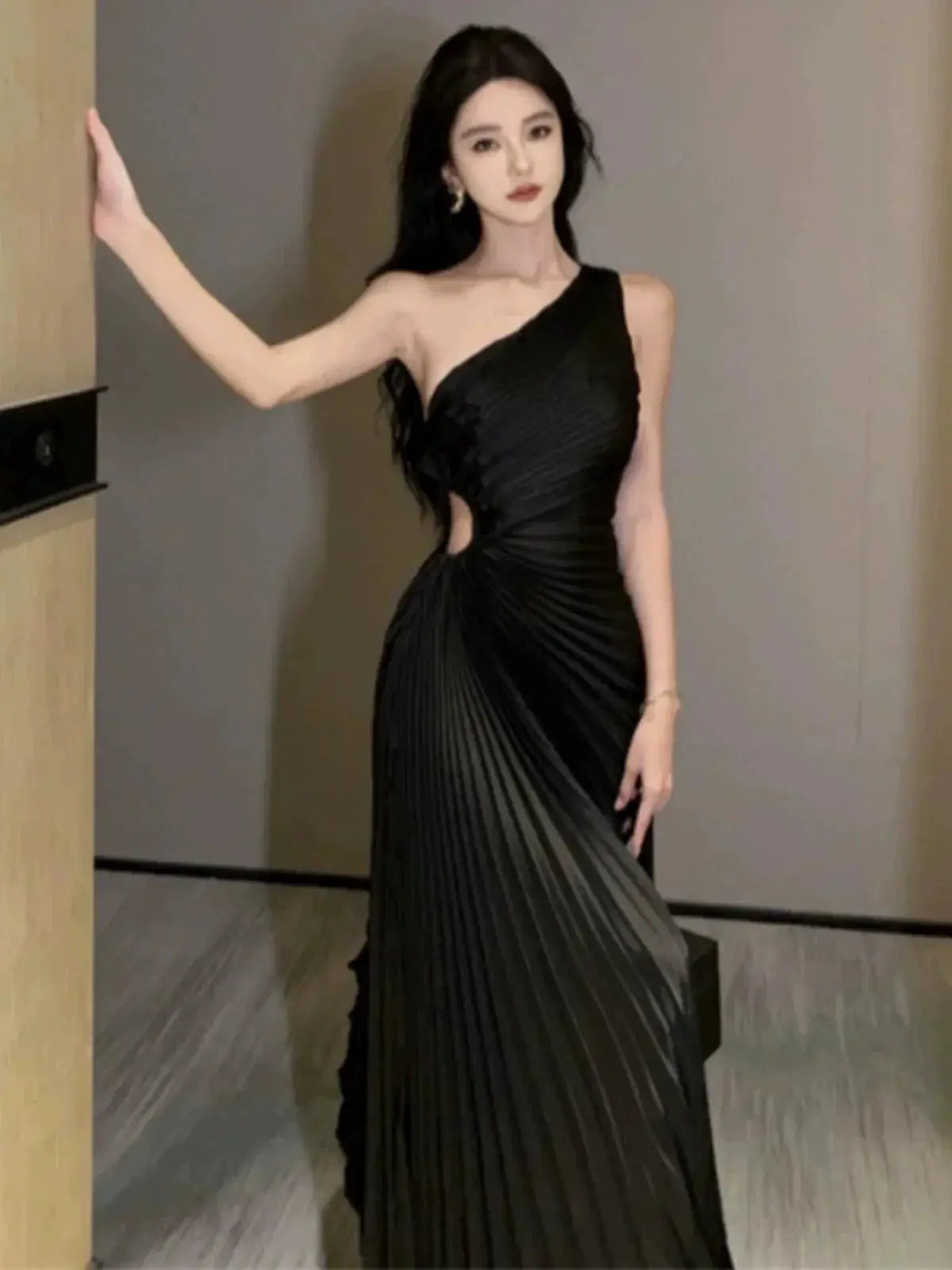 Accessible Luxury One Shoulder Pleated Dress For Elegance