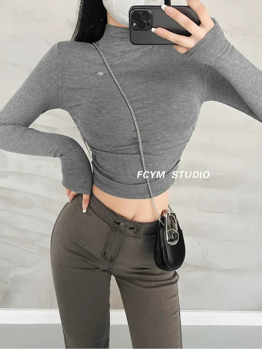 Chic Pleated Turtleneck Tee for Elegant Autumn Style