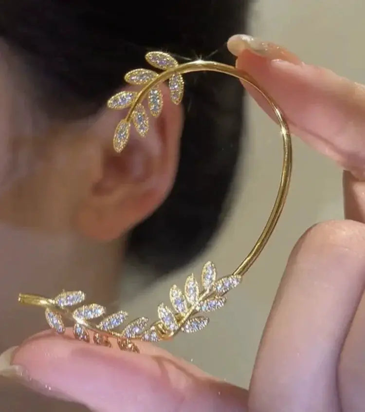 Graceful Elegant Leaf Design Women's Stud Earrings Set