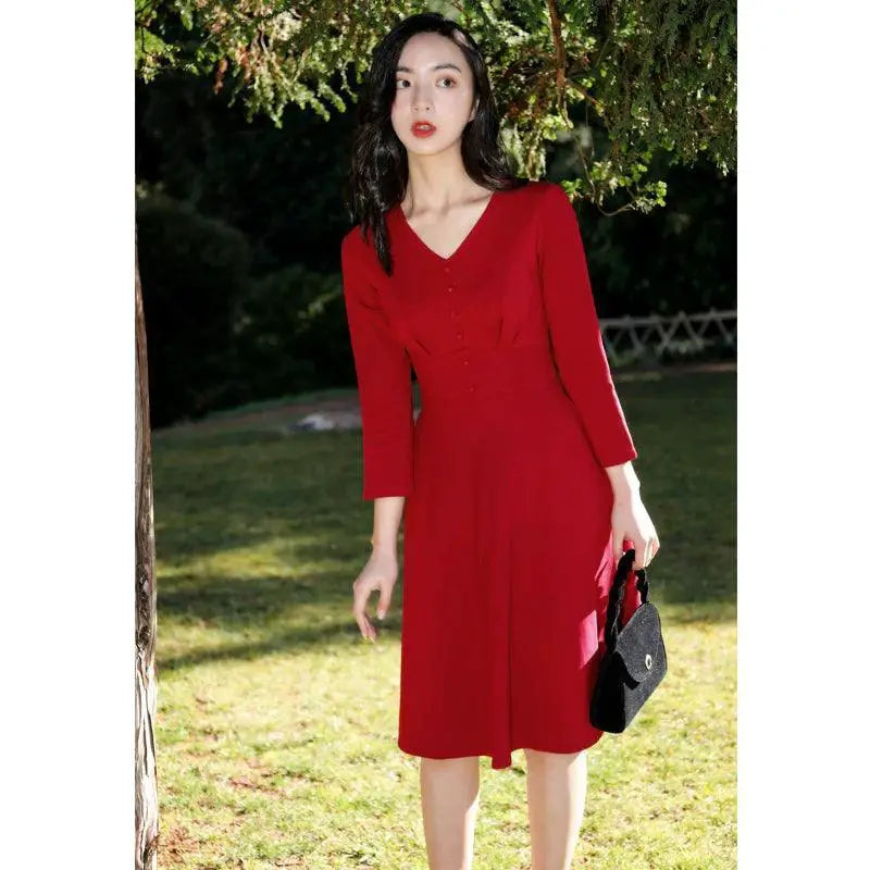 Retro Chic Slimming Dress for Modern Women Elegance