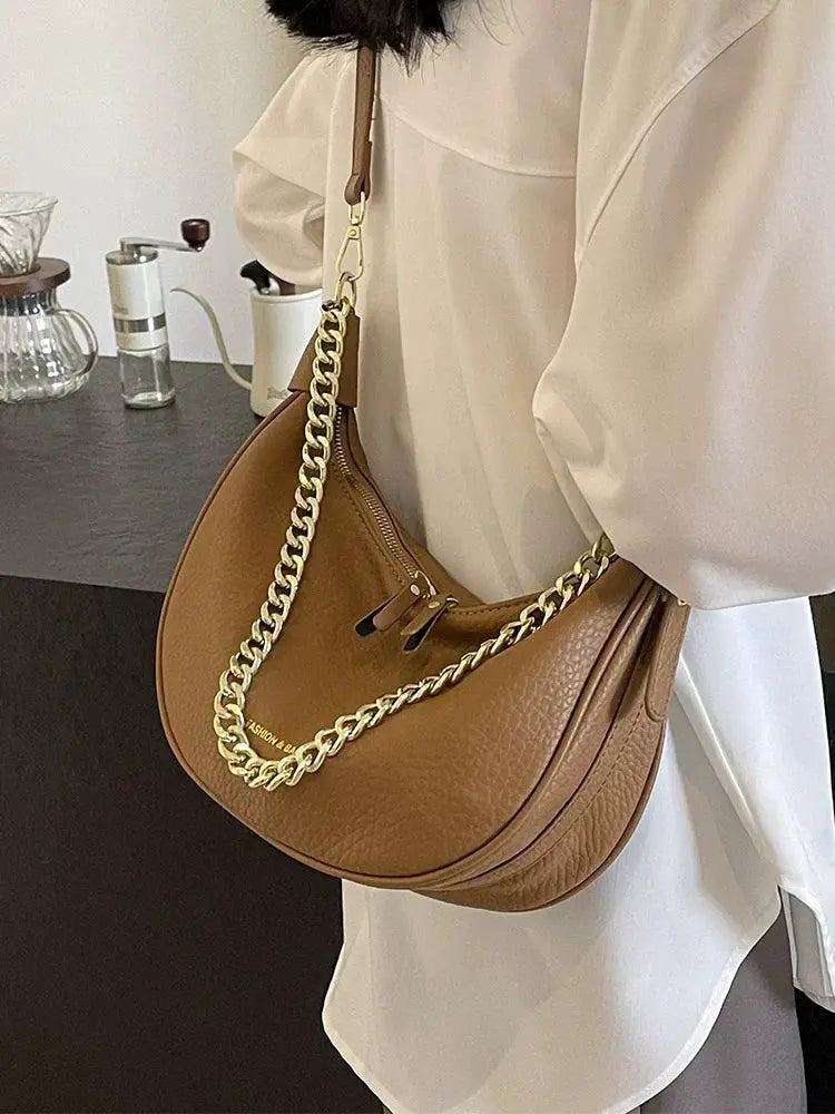 Stylish Dumpling Bag For Fashion Forward Women Daily Use