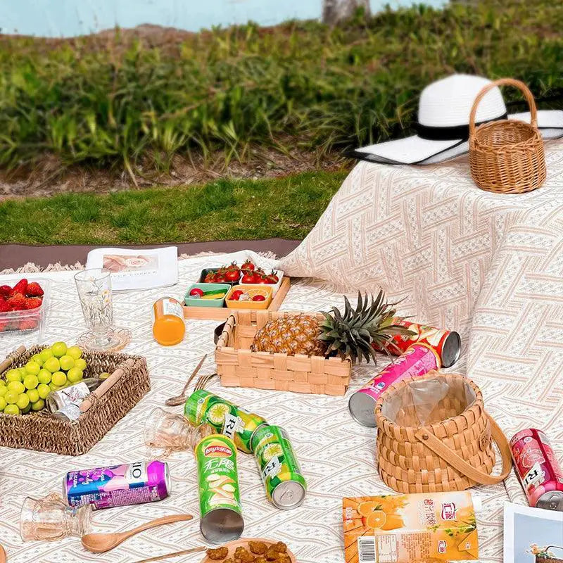Full River Red Ins Moisture Proof Spring Lawn Picnic Blanket
