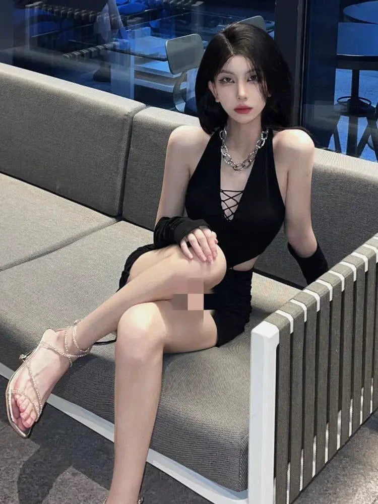 Dark Fashion Backless Dress For Sophisticated Spring Style