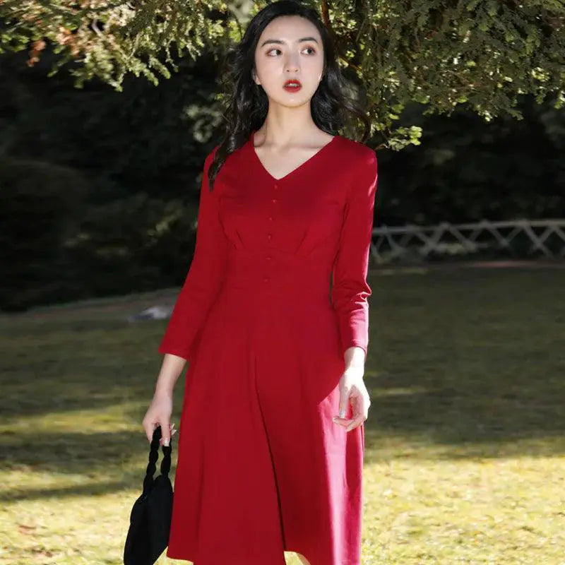 Retro Chic Slimming Dress for Modern Women Elegance