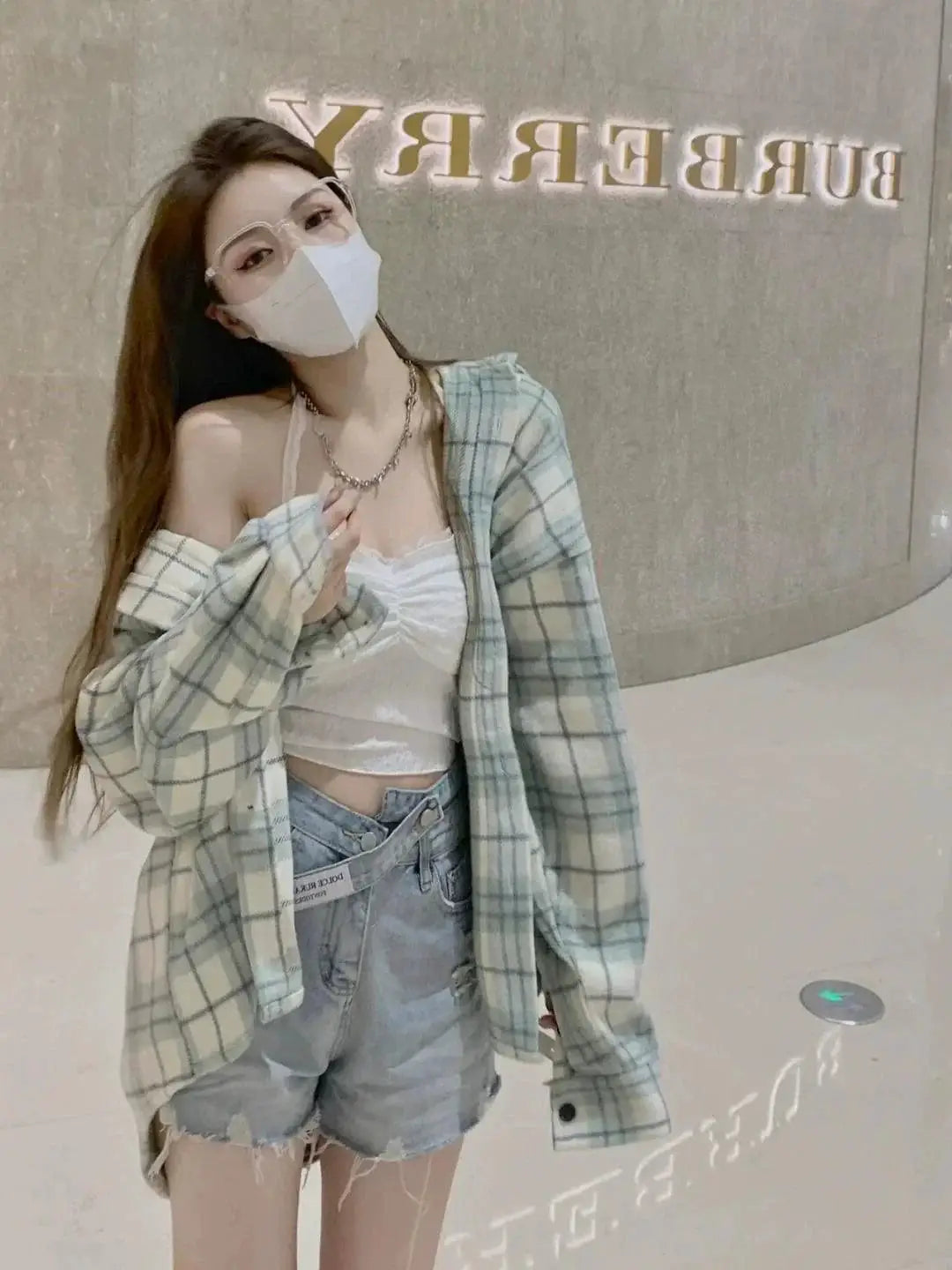 HK Style Raw Edge Denim Shorts For Stylish Young Adults