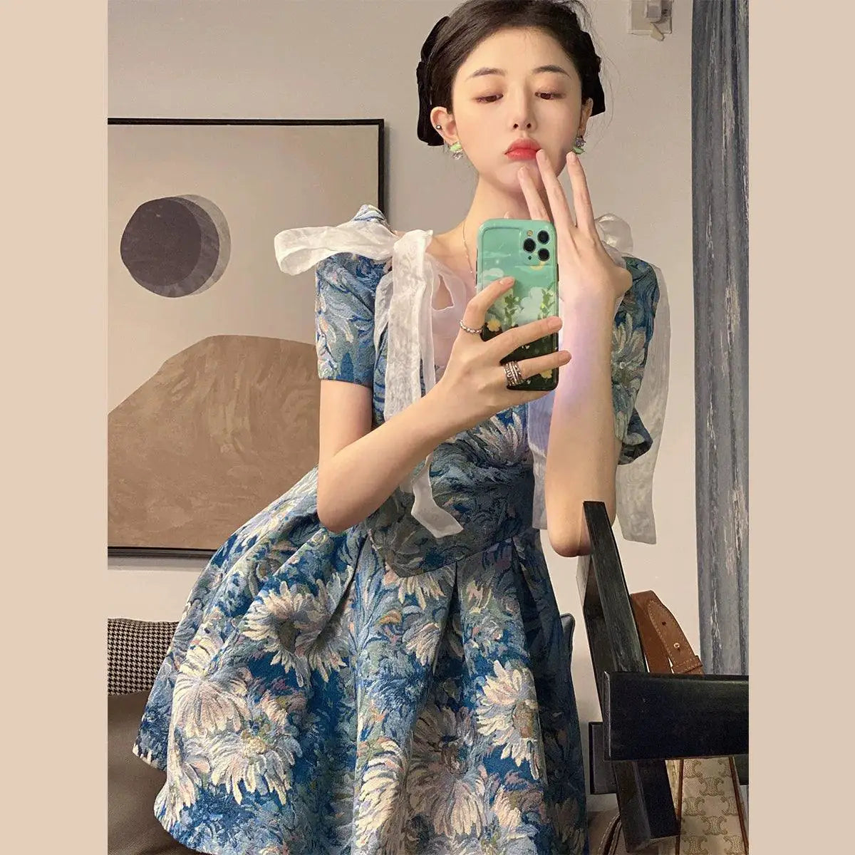Spring Floral Art Dress With Retro Charm And Unique Prints