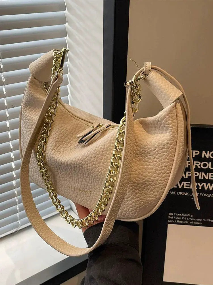 Stylish Dumpling Bag For Fashion Forward Women Daily Use