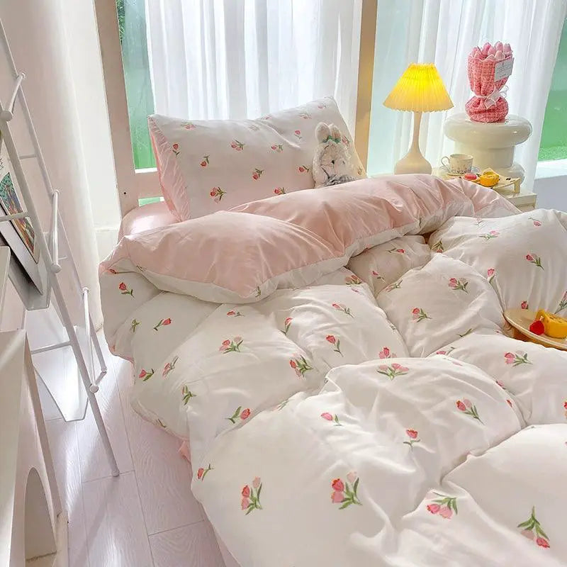 Cream Ins Girly Style Four Piece Bed Quilt Set For Students