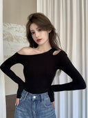 Off-the-Shoulder Black T-shirt Trendy Autumn Style Choice