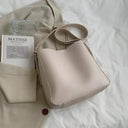 Spring Chic Crossbody Bag: Elegant PU Leather Essential