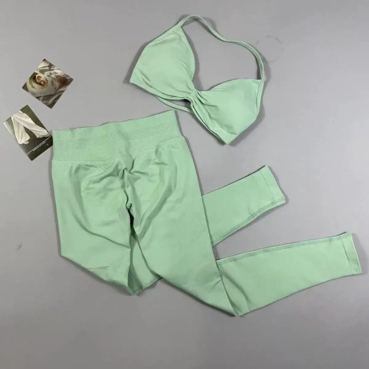 2-Piece Set Women's Seamless Clean (No Logo) Yoga Set, Halter Neck Sports Bra & High-Waisted Lifting Leggings for Gym Workouts