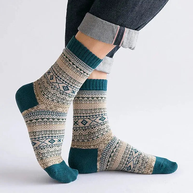 Cozy Retro Sheep Wool Mens Socks For Trendy Winter Warmth