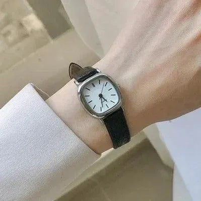 Women's Vintage Leather Strap Wristwatch Chic Style