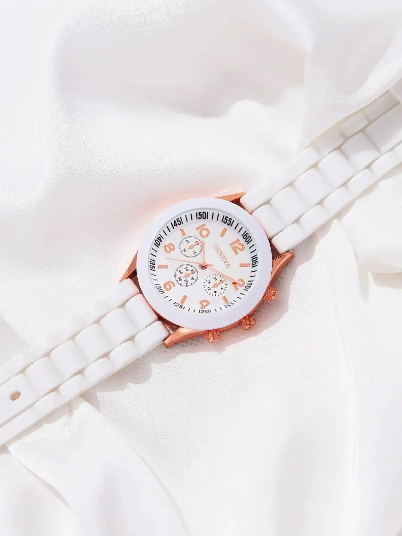 Luxury Womens Silicone Strap Quartz Watch Elegant Timepiece