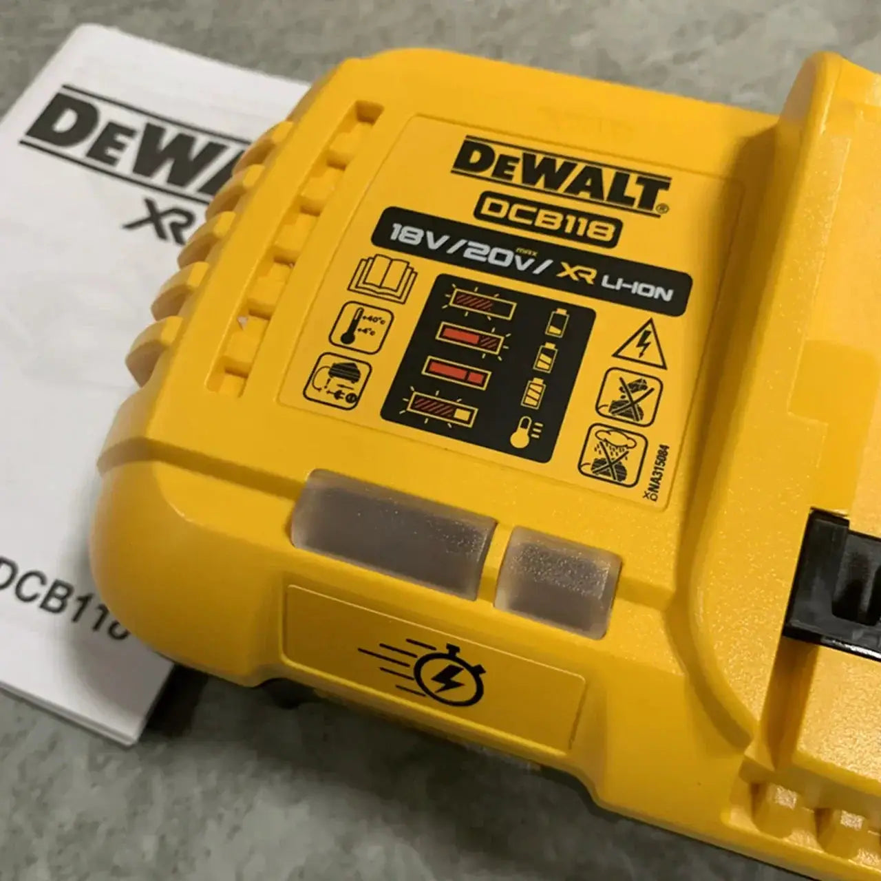 DCB118 Fast Charger For 20V MAX And 60V Batteries Ready