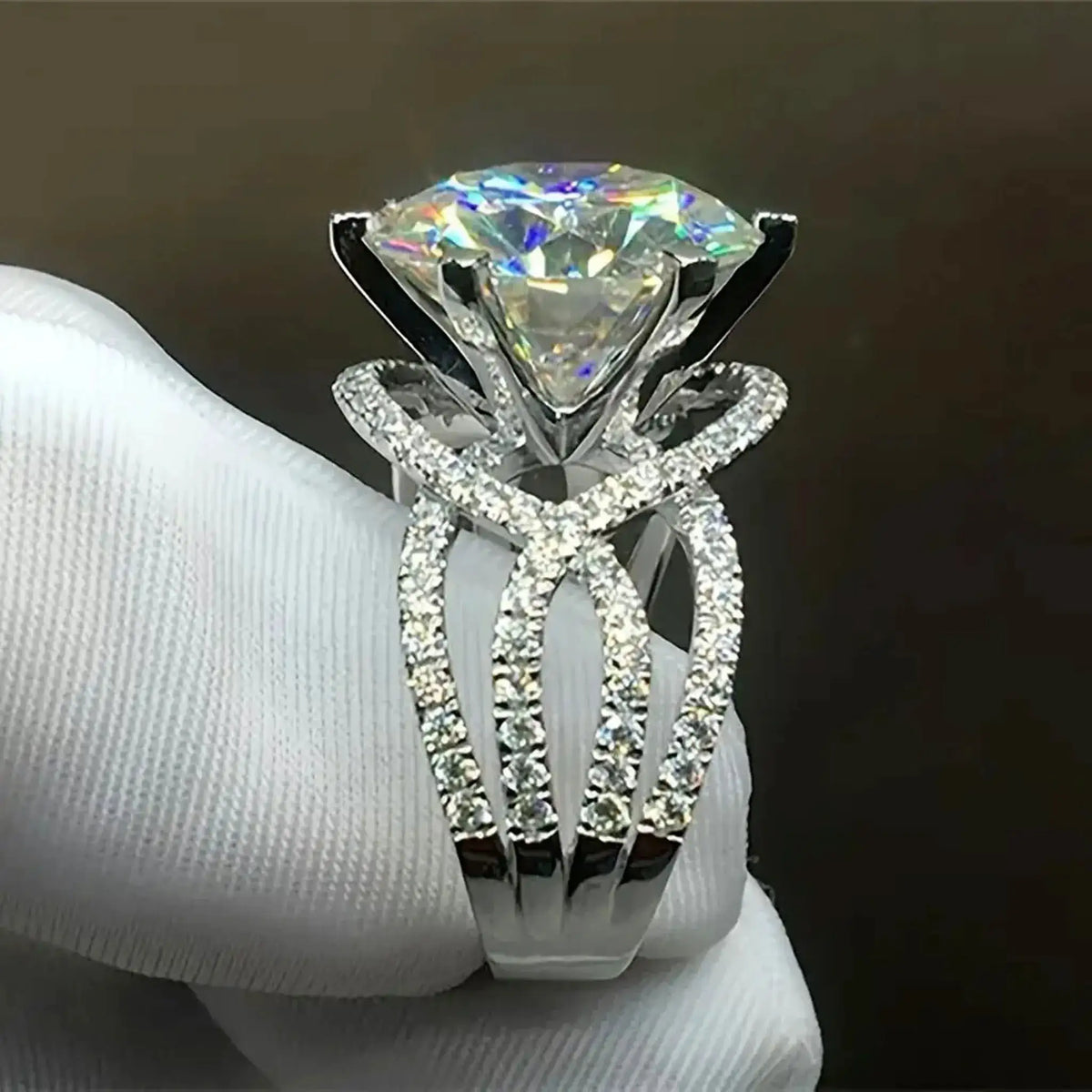 925 Sterling Silver Classic Luxury 4 Carat Circular Cut Moissanite Ring Engagement Wedding Ring Luxury Light Luxury Anniversary Gift Valentine's Day/Birthday Gift Best Gift for Girlfriend/Wife Unique Jewelry