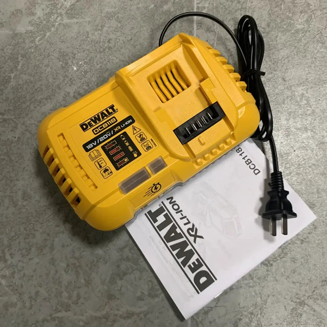 DCB118 Fast Charger For 20V MAX And 60V Batteries Ready