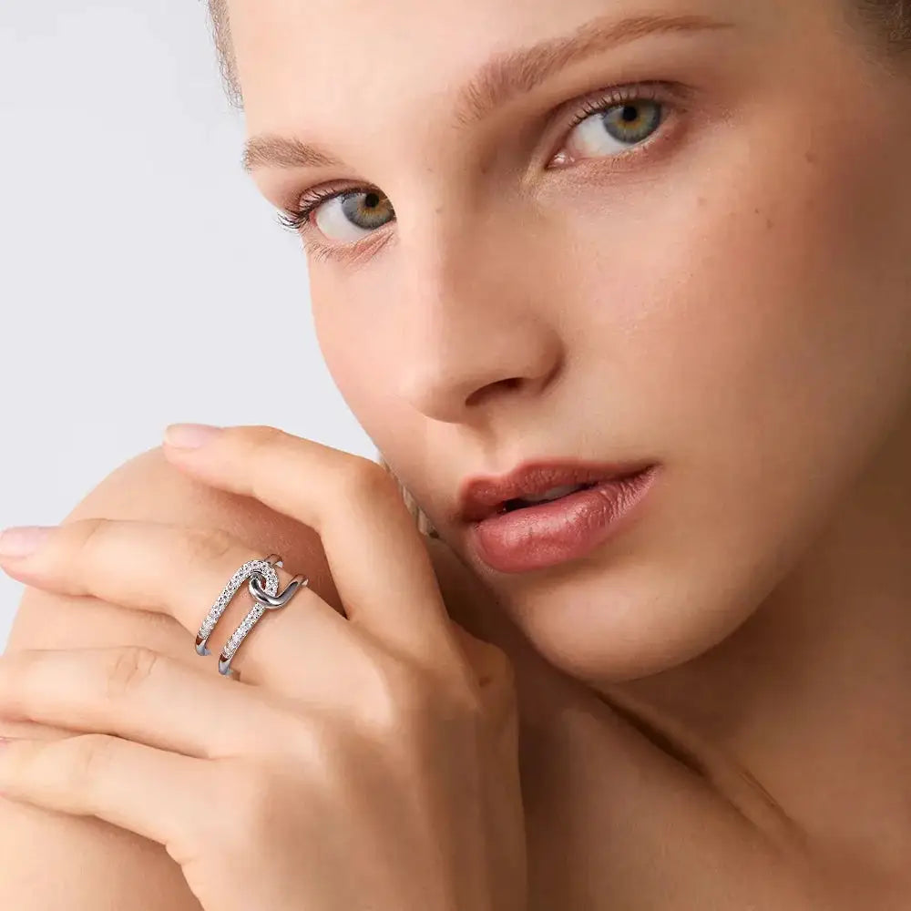 Inlaid Single Row Moissanite S925 Pure Silver Interlocking Ring, Fashionable and Versatile Jewelry, Valentine's Day/Wedding Engagement Gift, Birthday Gift, Anniversary Gift, the Best Gift for Him/Her