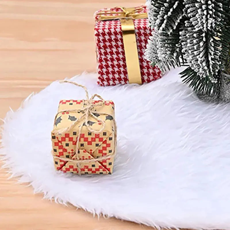 Elegant Faux Fur Christmas Tree Skirt With Sequins