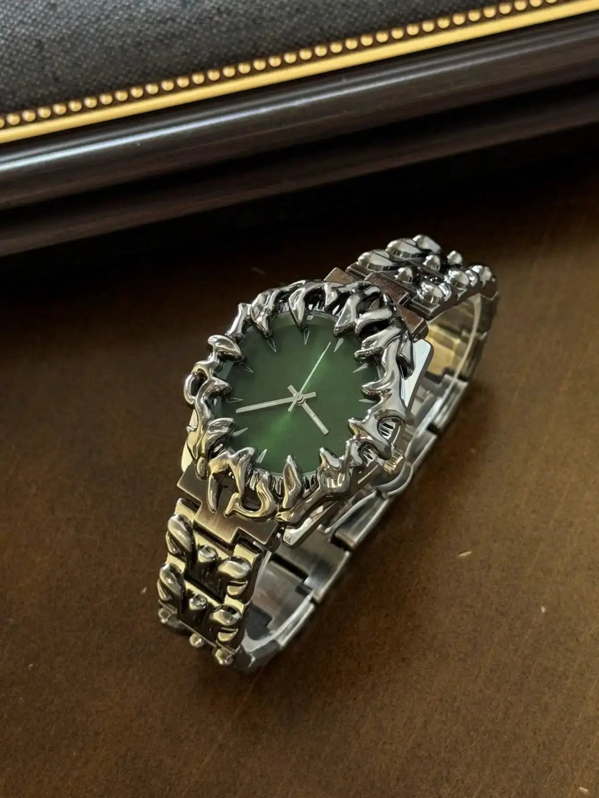 Fashionable Large Dial Men's Quartz Watch, Asymmetrical Dial Design Suitable For Daily Wear And Party Gift