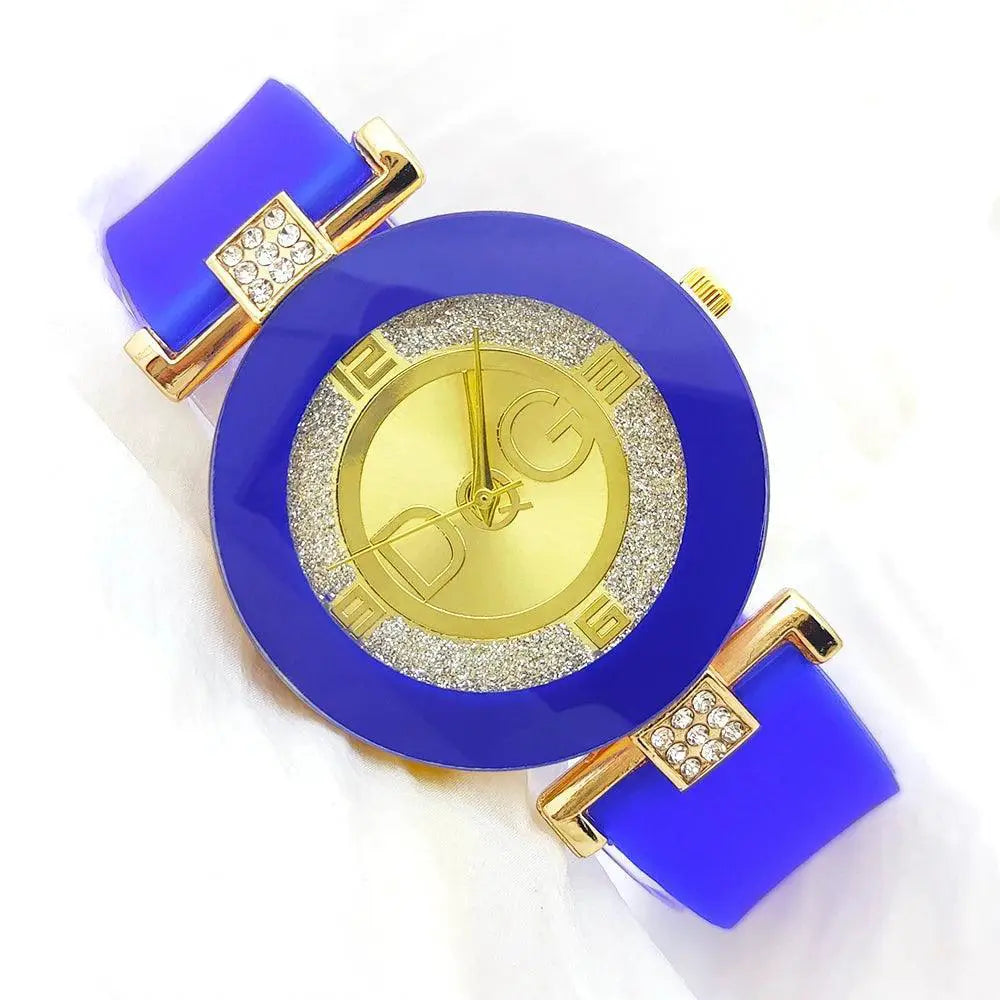 Sleek Black Quartz Watch Unisex Silicone Timepiece