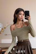 Elegant Off-the-Shoulder Top Autumn Fashion Essential Style