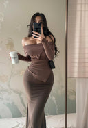 Slim Off-Shoulder Top: Spring Fashion Trend for Women