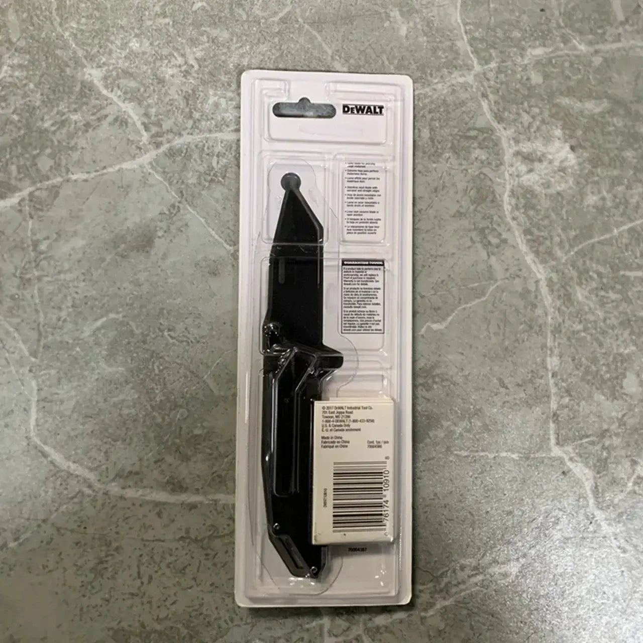 DWHT10910 Folding Utility Knife Compact Durable Tool Design