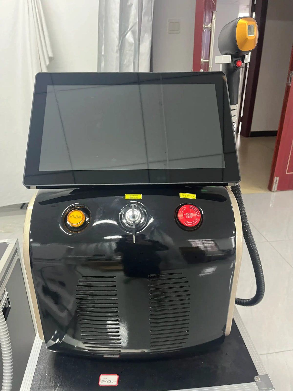Ice Titanium 808nm Diode Laser Hair Removal Machine with 3 Wavelength Technology Beauty Equipment for Hair Removal