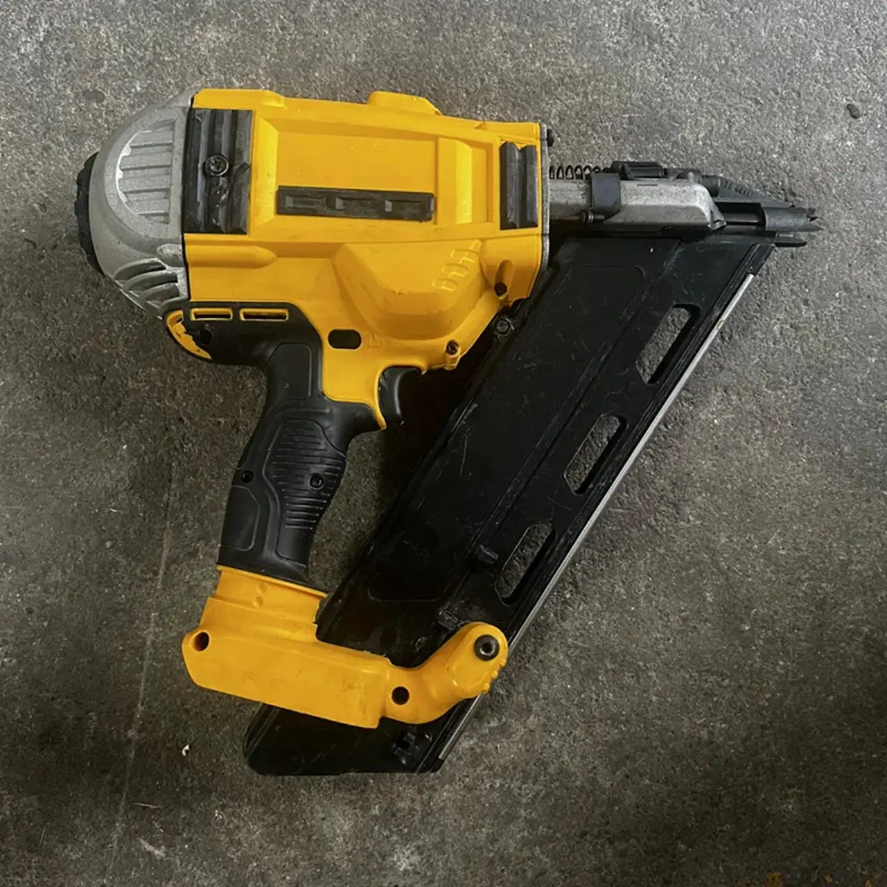 DCN692 18V Cordless Framing Nailer Powerful Lightweight Tool