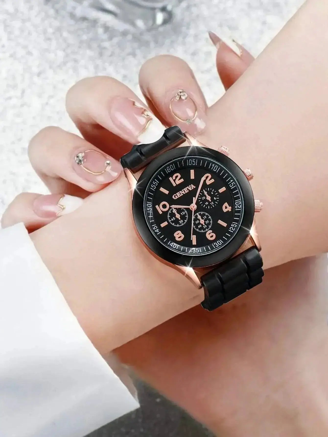 Luxury Womens Silicone Strap Quartz Watch Elegant Timepiece