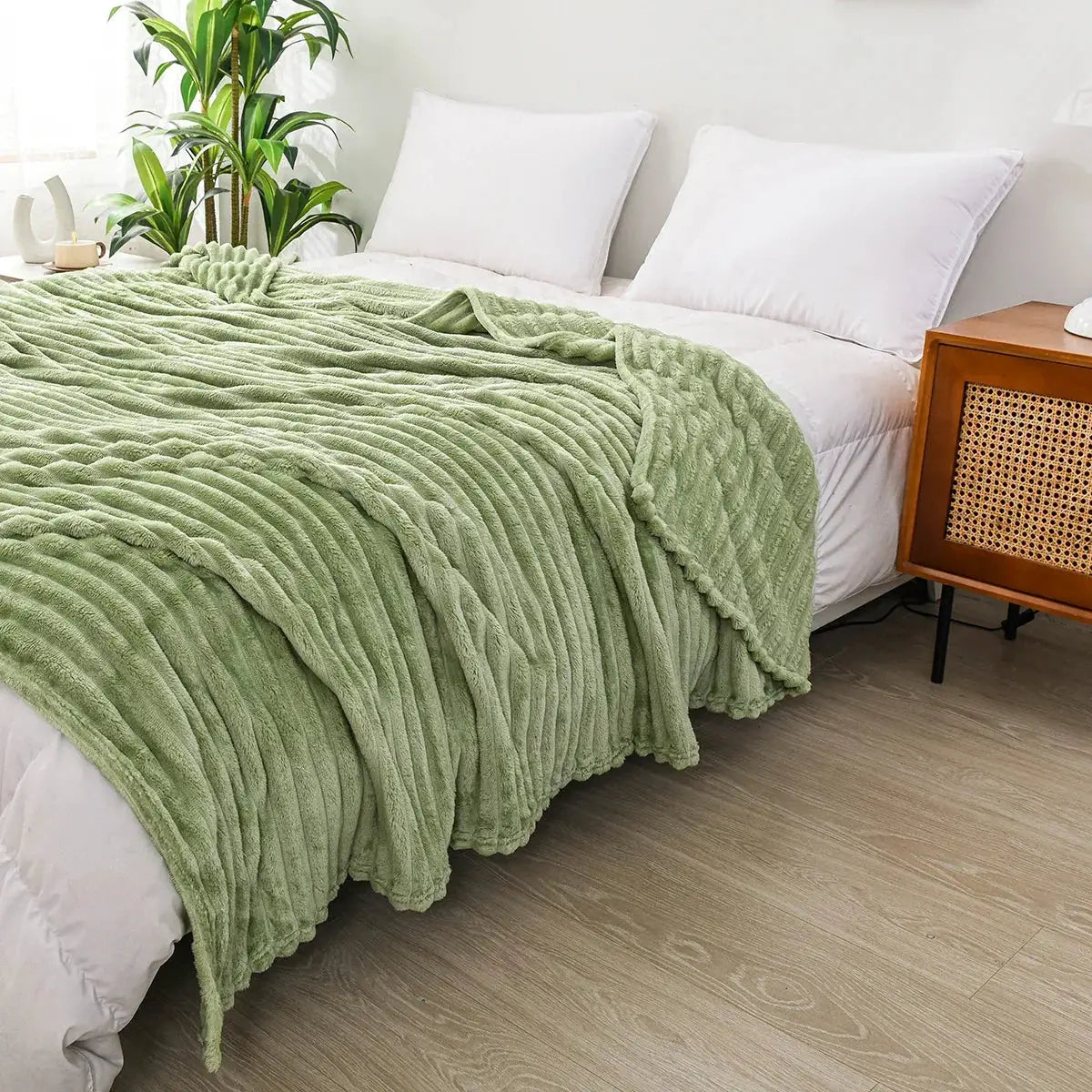 Solid Color Flannel Throw Blanket for Travel Soft Warm